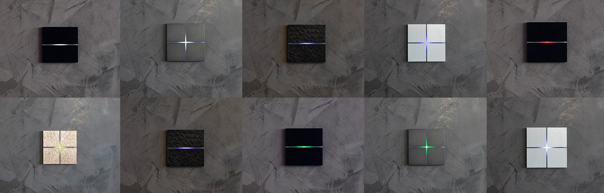 Ein intelligenter Thermostat hängt an einer Wand in einem Wohnzimmer.