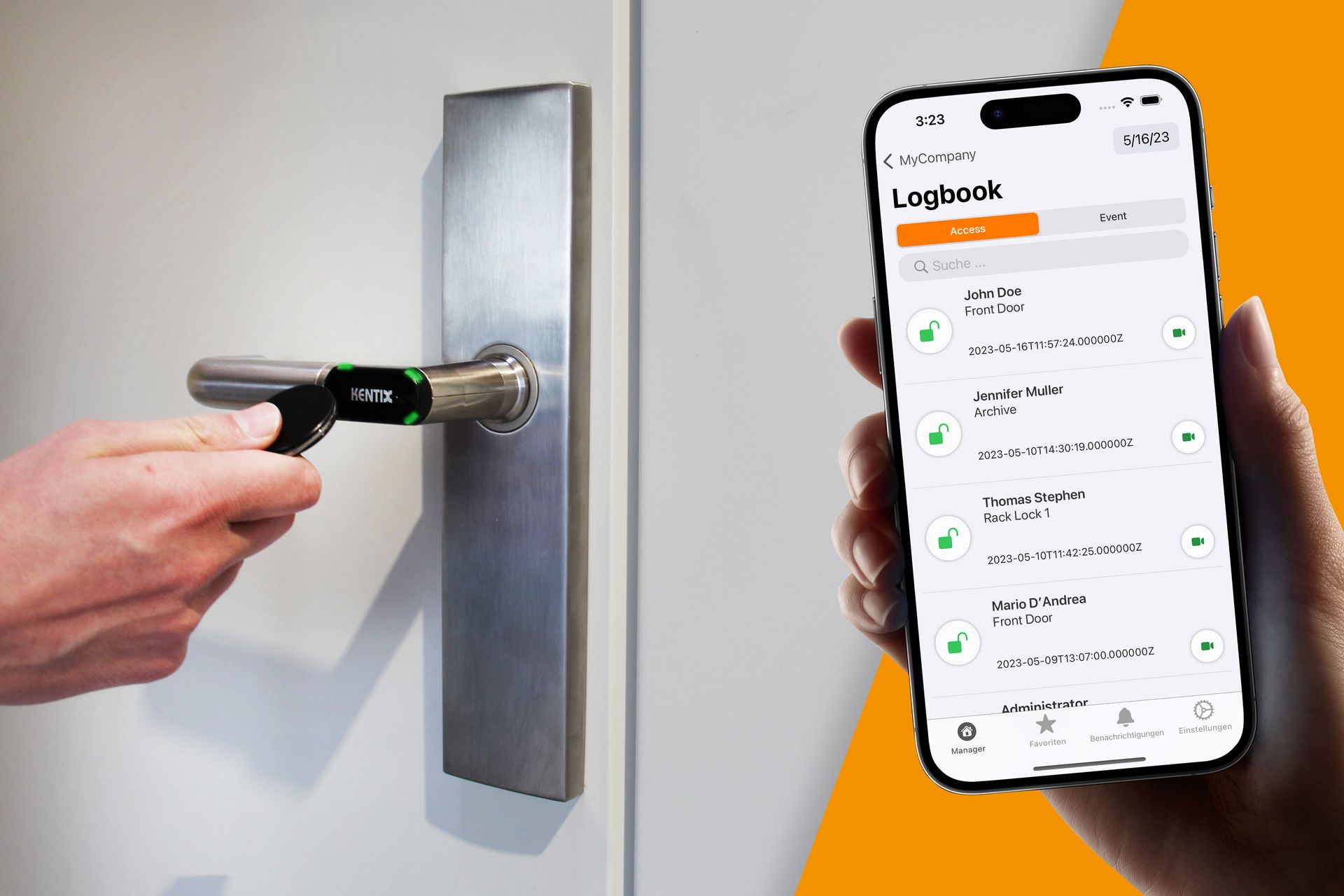 Eine Person hält ein Mobiltelefon neben einer Türklinke.