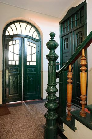 Eingangsbereich von Altbau saniert durch die Lüdke Bau-und Möbeltischlerei