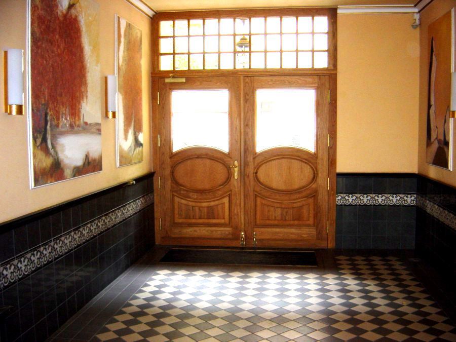 Eingangstür aus Holz von der Lüdke Bau-und Möbeltischlerei