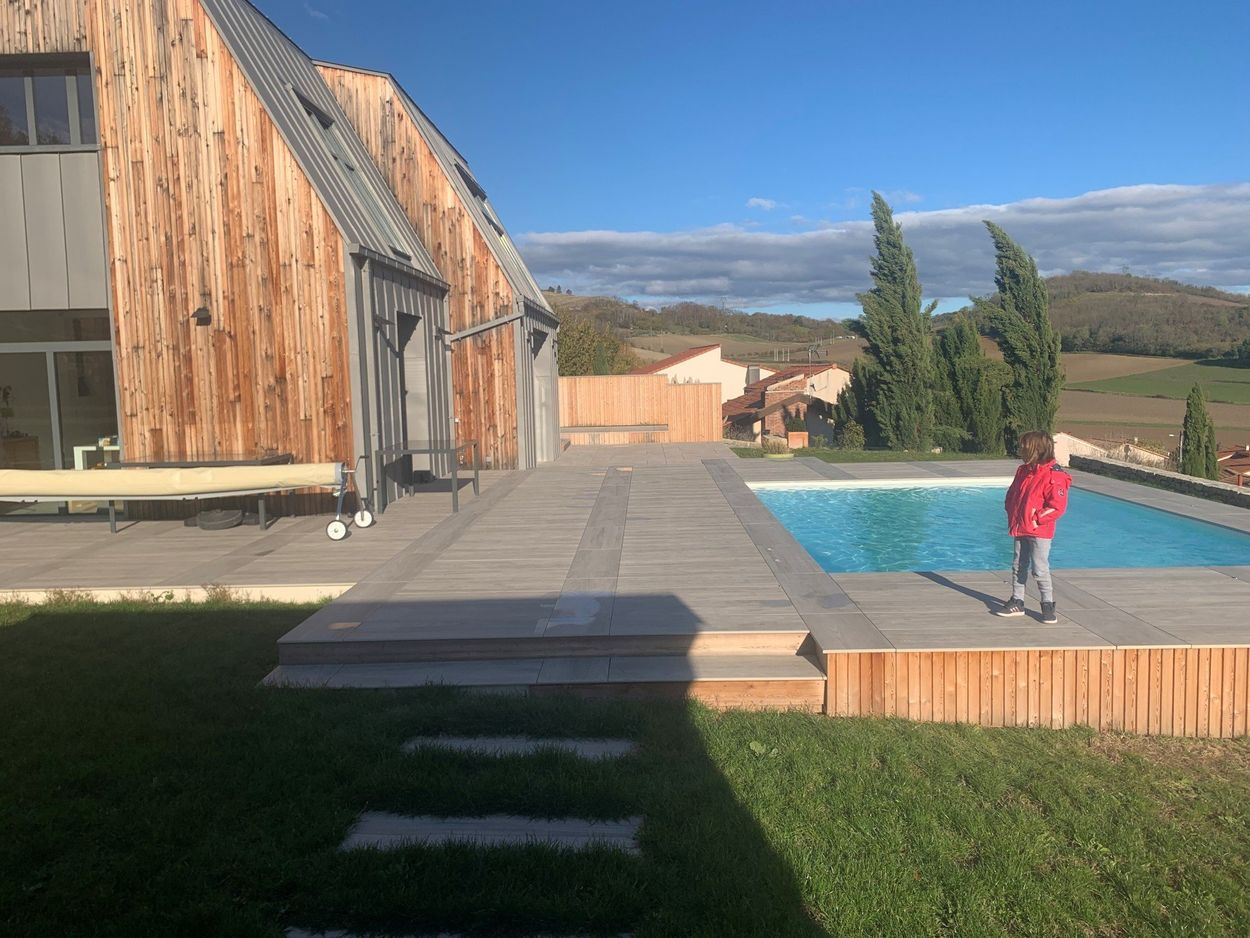 Terrasse en dalles grès et céramique