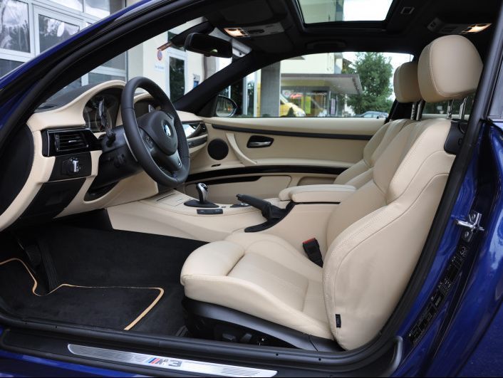 Polsterarbeit Auto - Hüppi Production Styling AG - Neuenhof