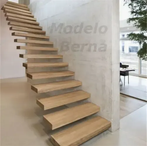 Una escalera de madera con la palabra modelo en la pared.