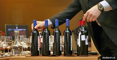 Un chef sommelier servira le vin à vos réceptions et séminaires