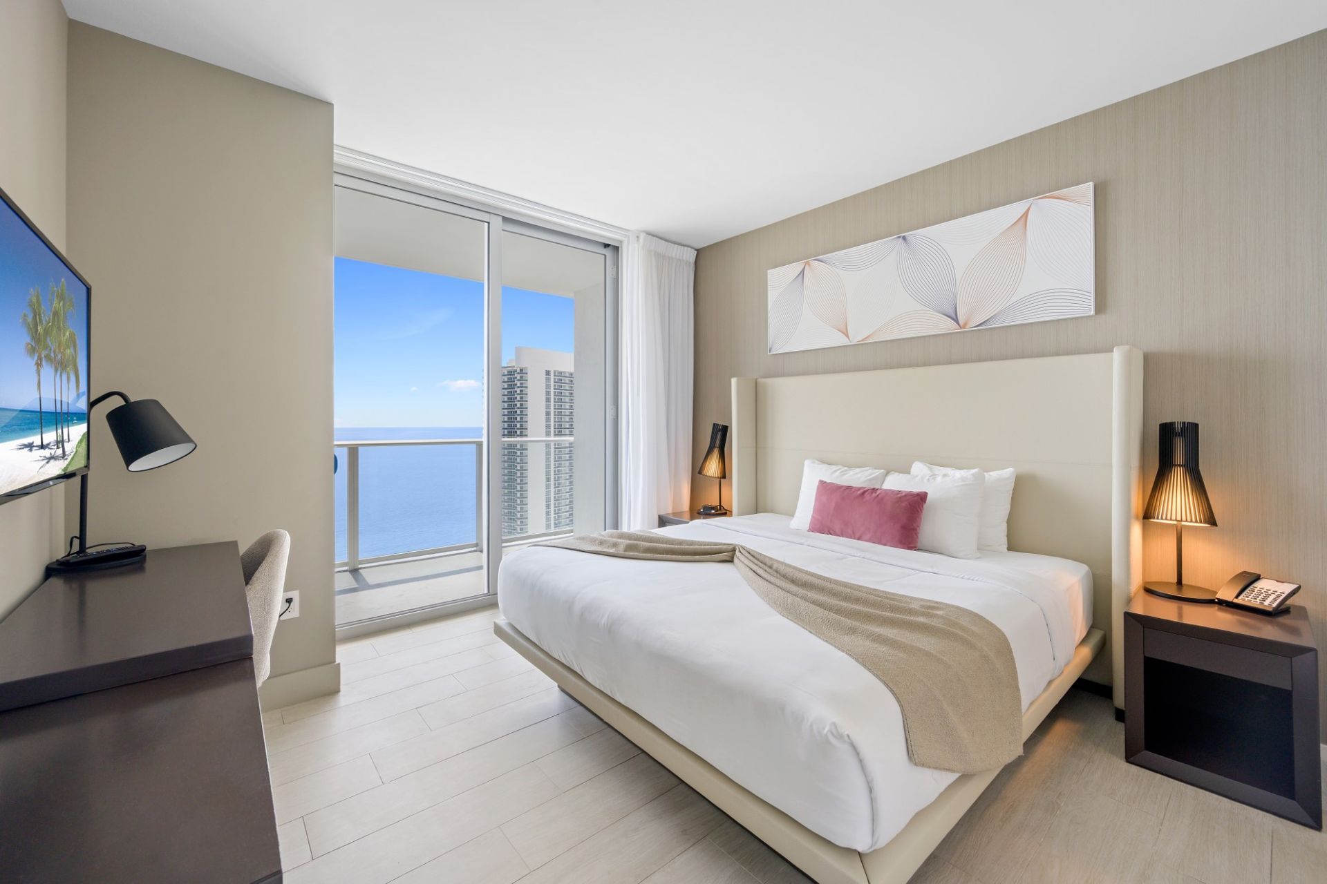 A apartment room with a king size bed and a flat screen tv. (Stay Miami Getaways)