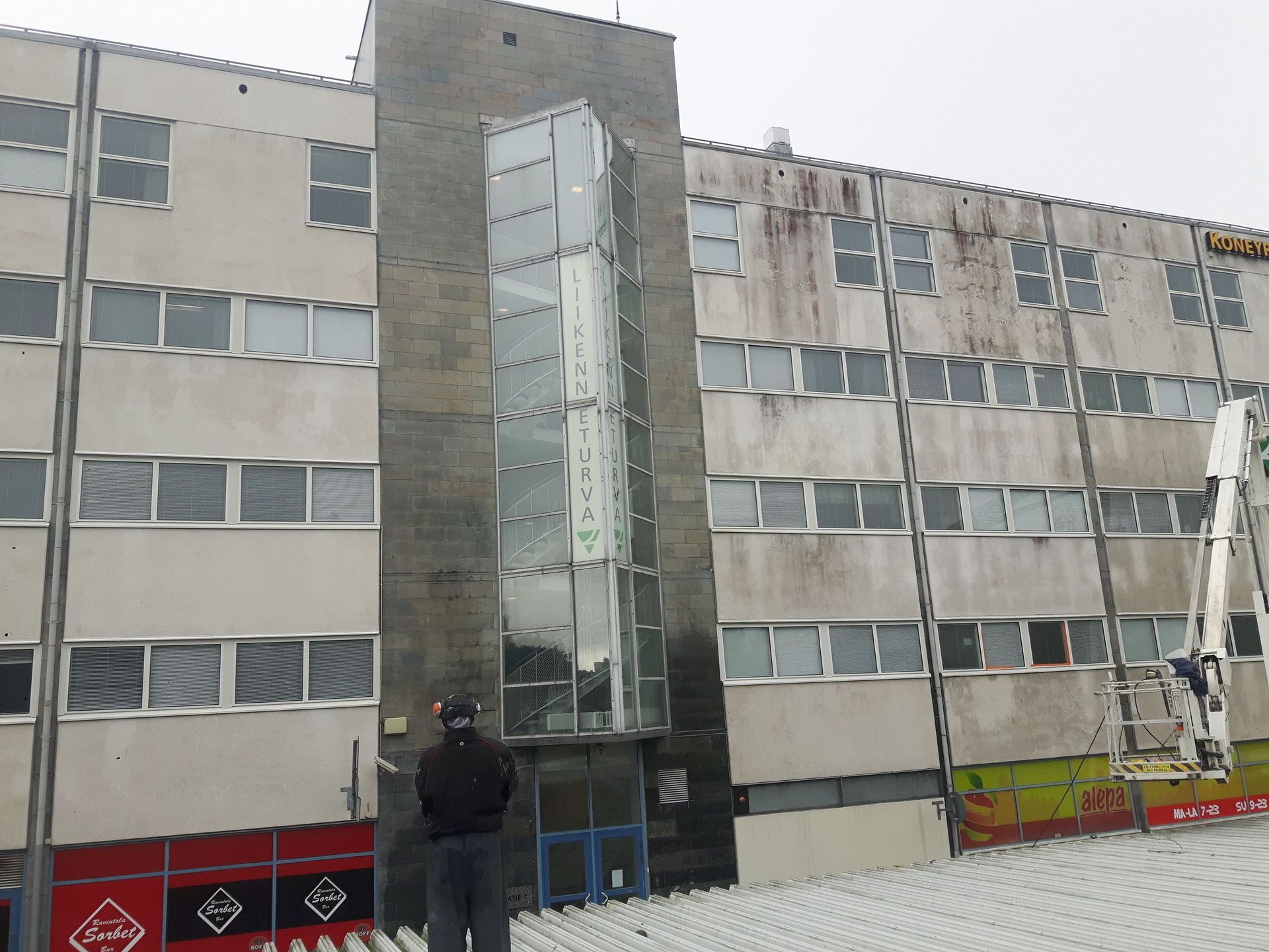 Julkisivupesu 2016 pesty ja pesemäton seinä Helsinki