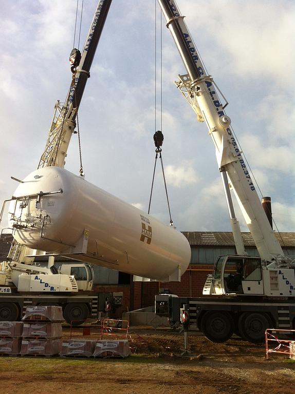 Levage cuve à 2 grues