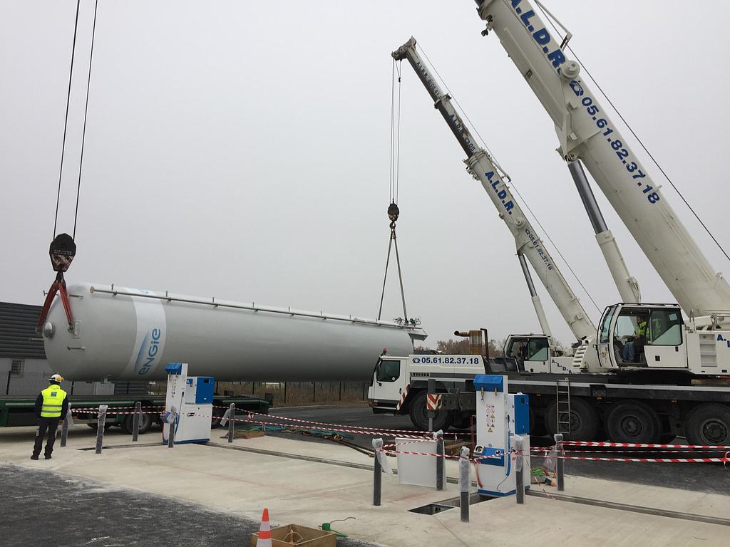 Levage cuve à 2 grue 220T et grue 60T