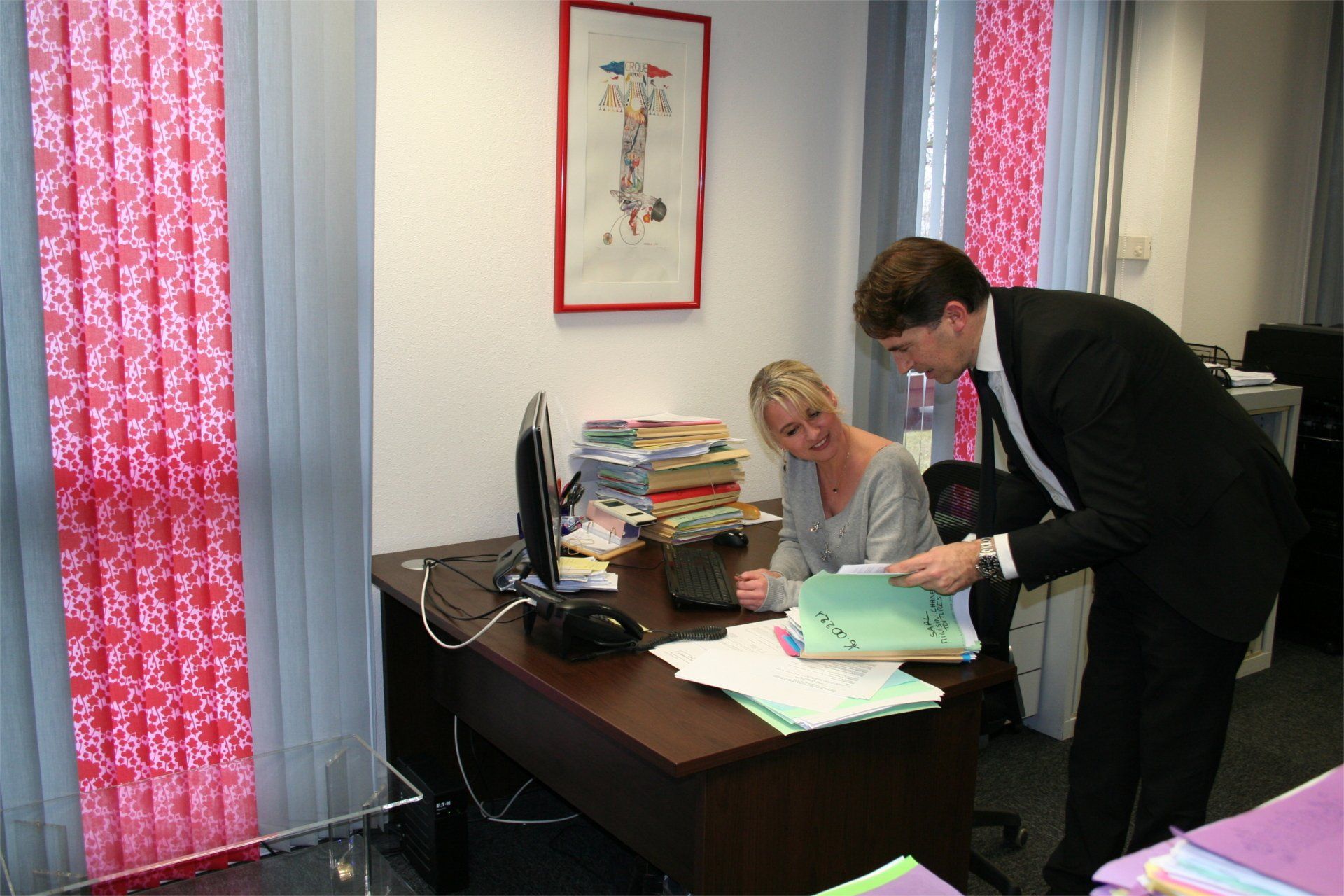 Maître COLOMB et sa secrétaire