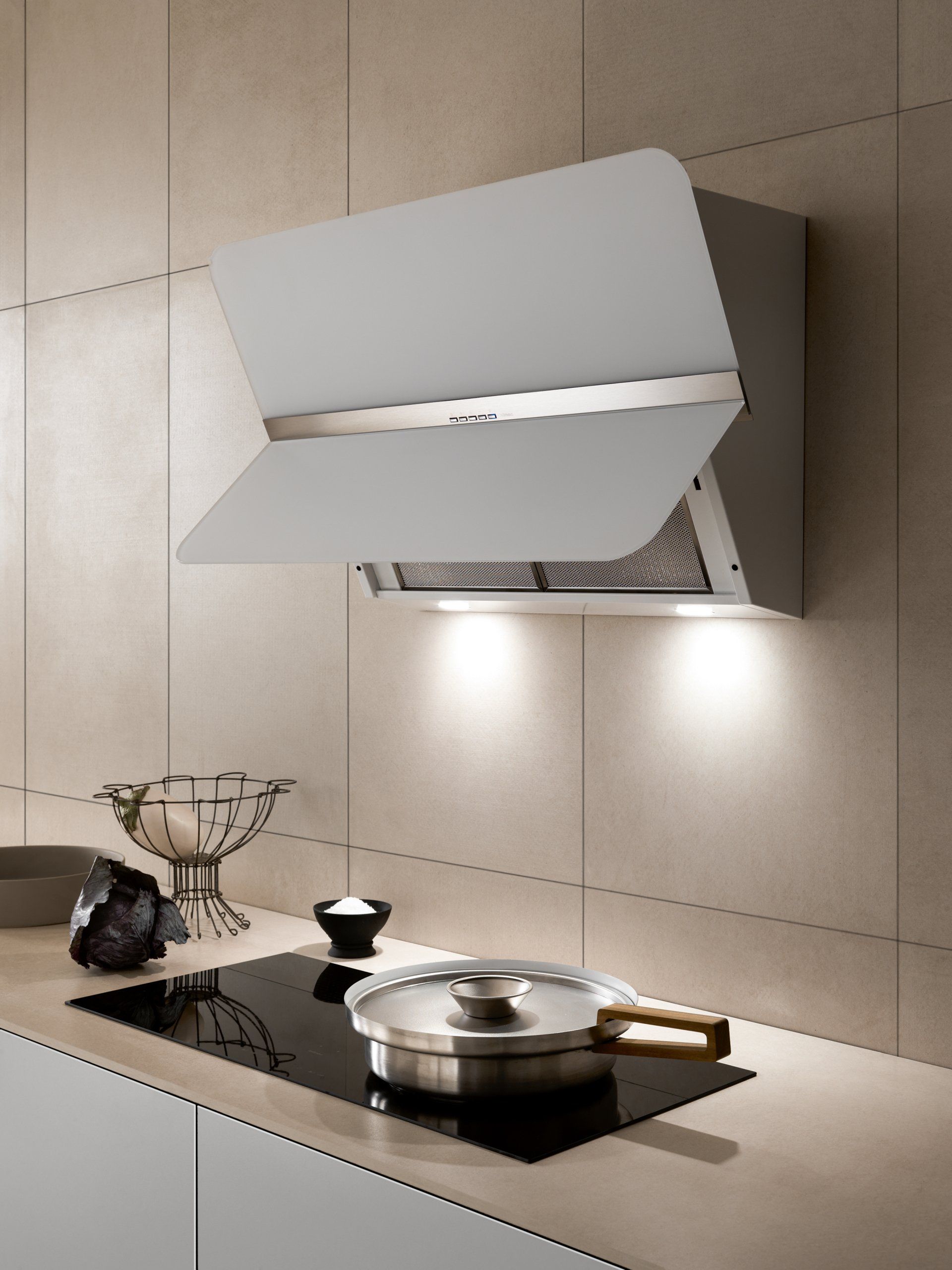 Hotte murale inclinée