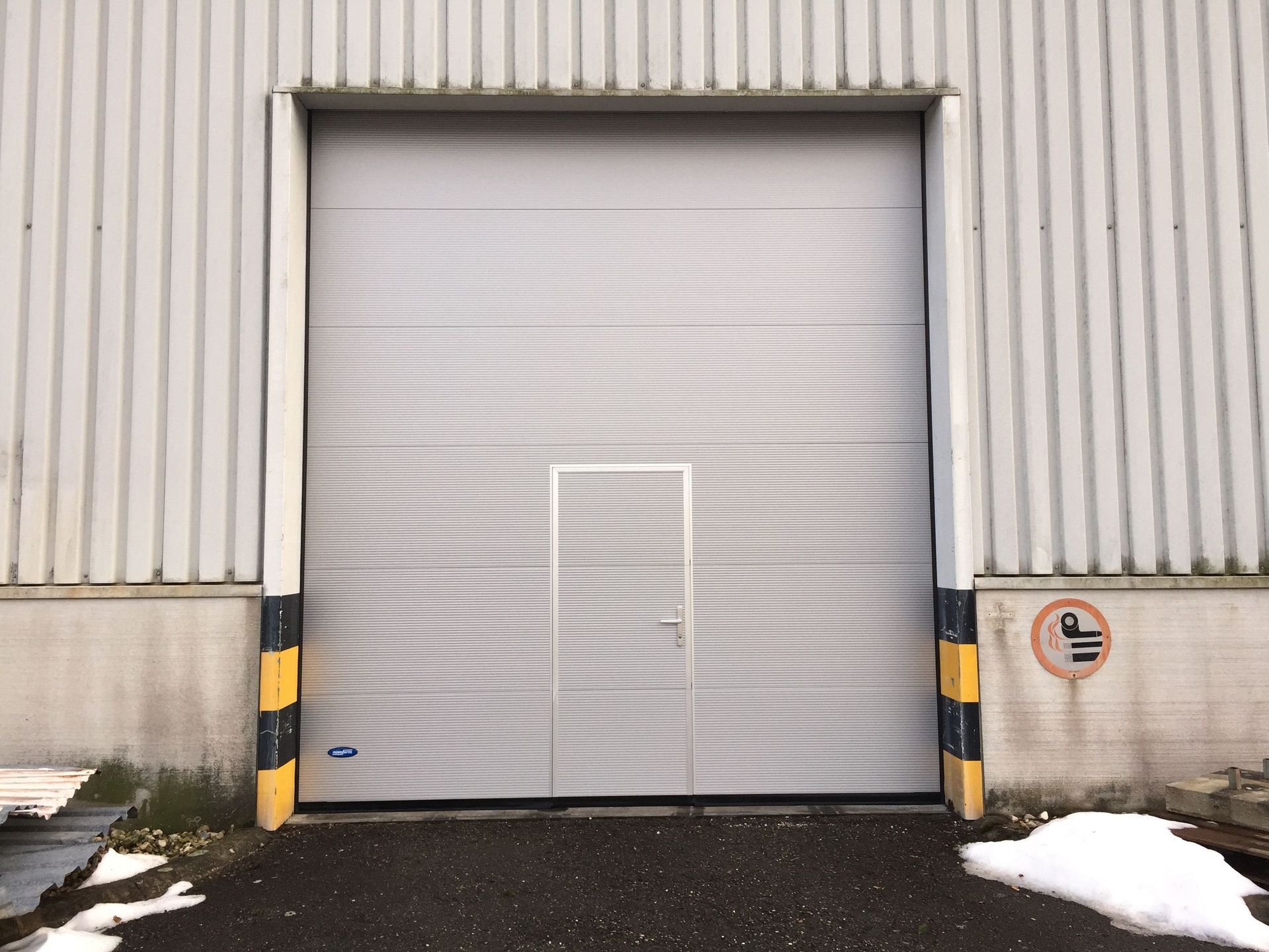 Porte de hangar - All Security Store Sarl