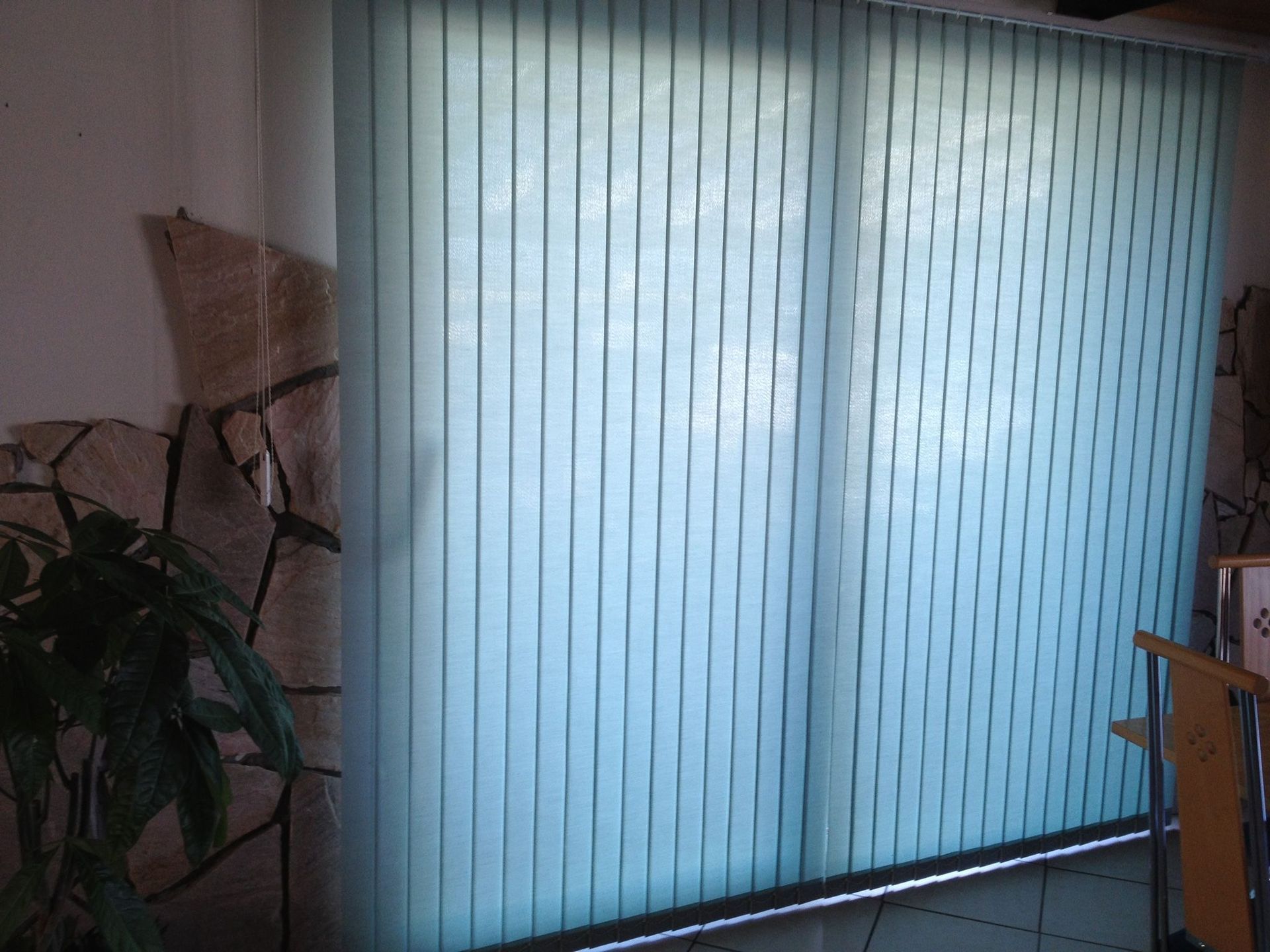 Store intérieur à lamelles verticales - All Security Store Sarl