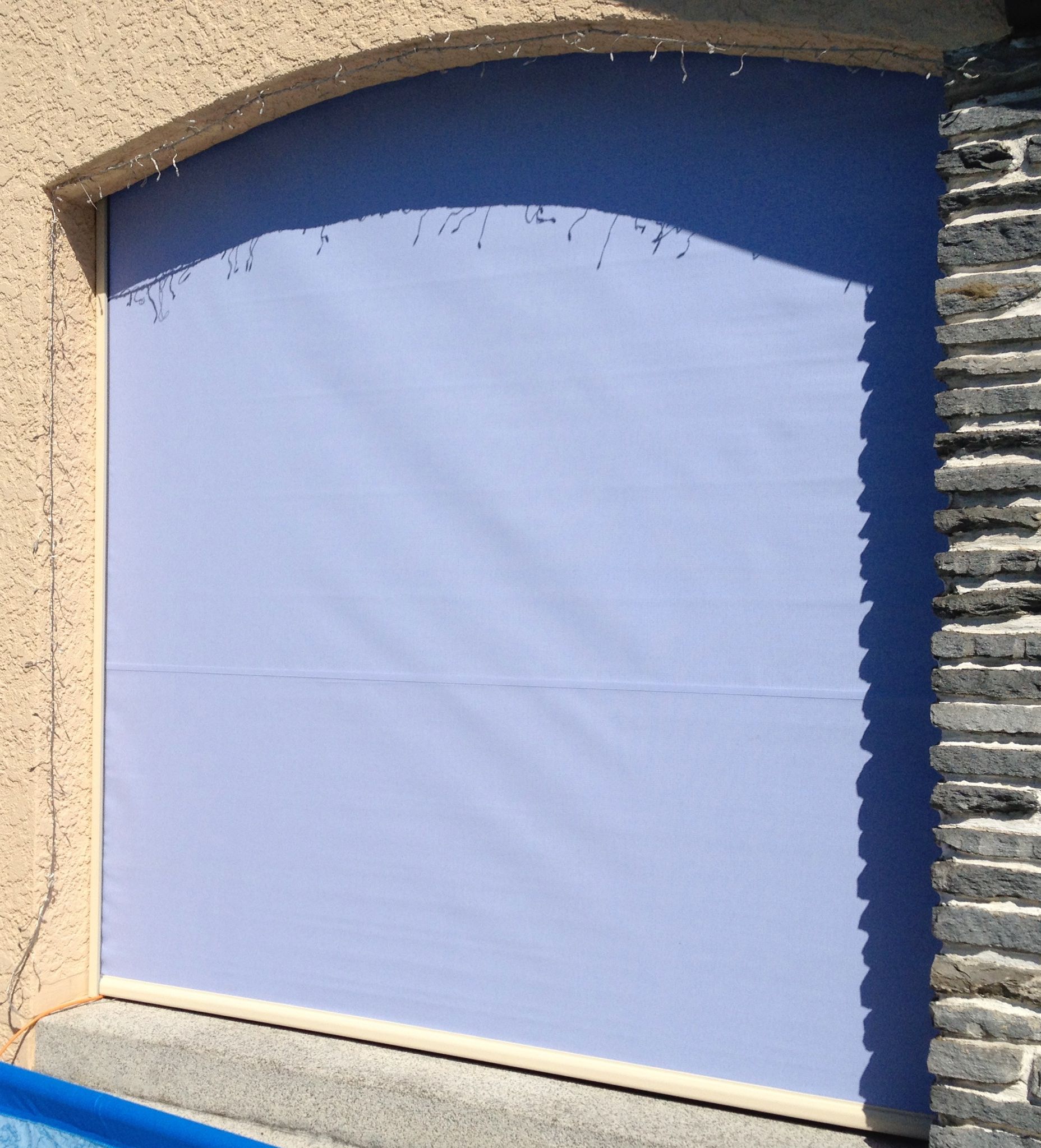 Toile verticale motorisation solaire - All Security Store Sarl