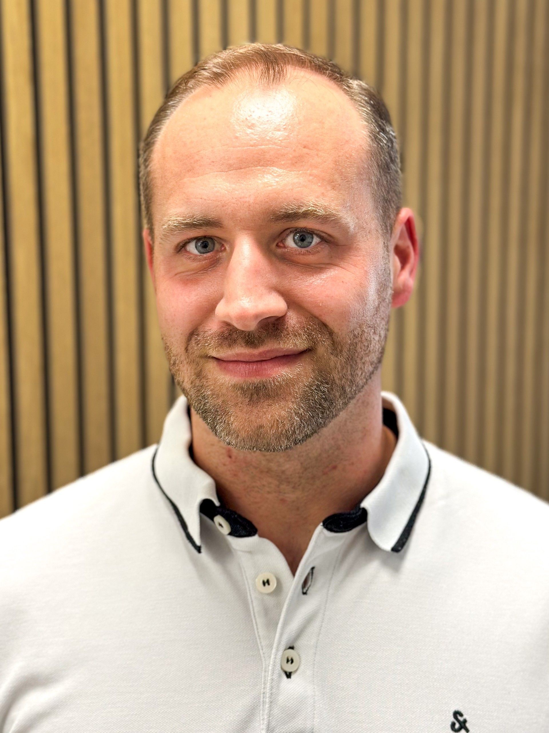 Platzhalterbild eines Mannes ohne Gesicht