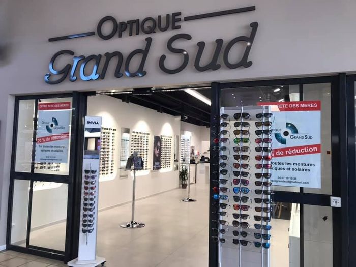 La devanture d'un centre optique