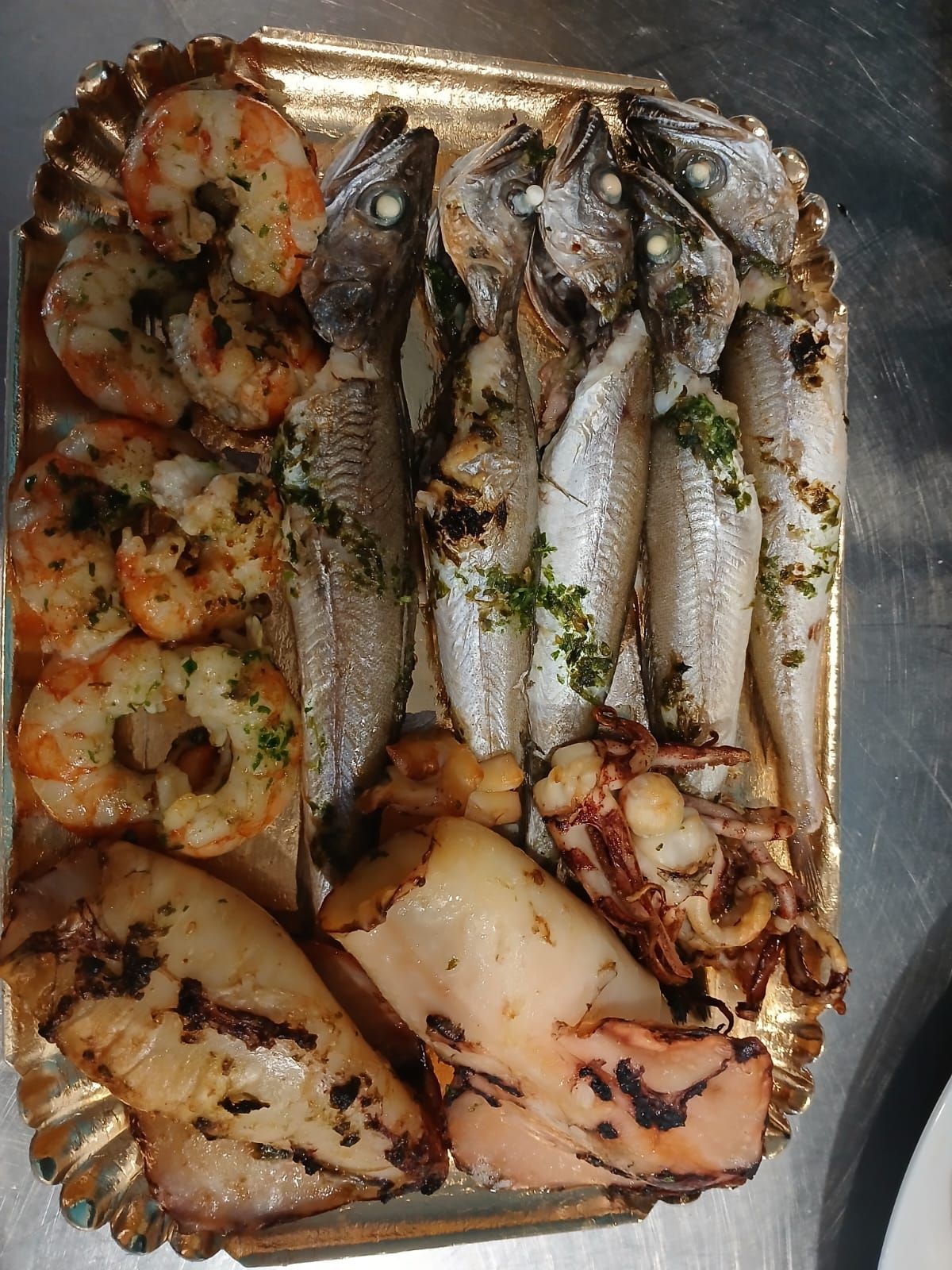 Poisson, sardines et gambas