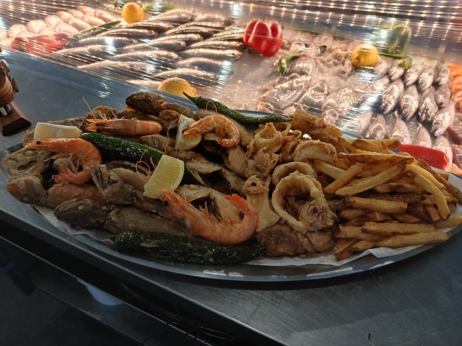 Un plateau de poisson frit