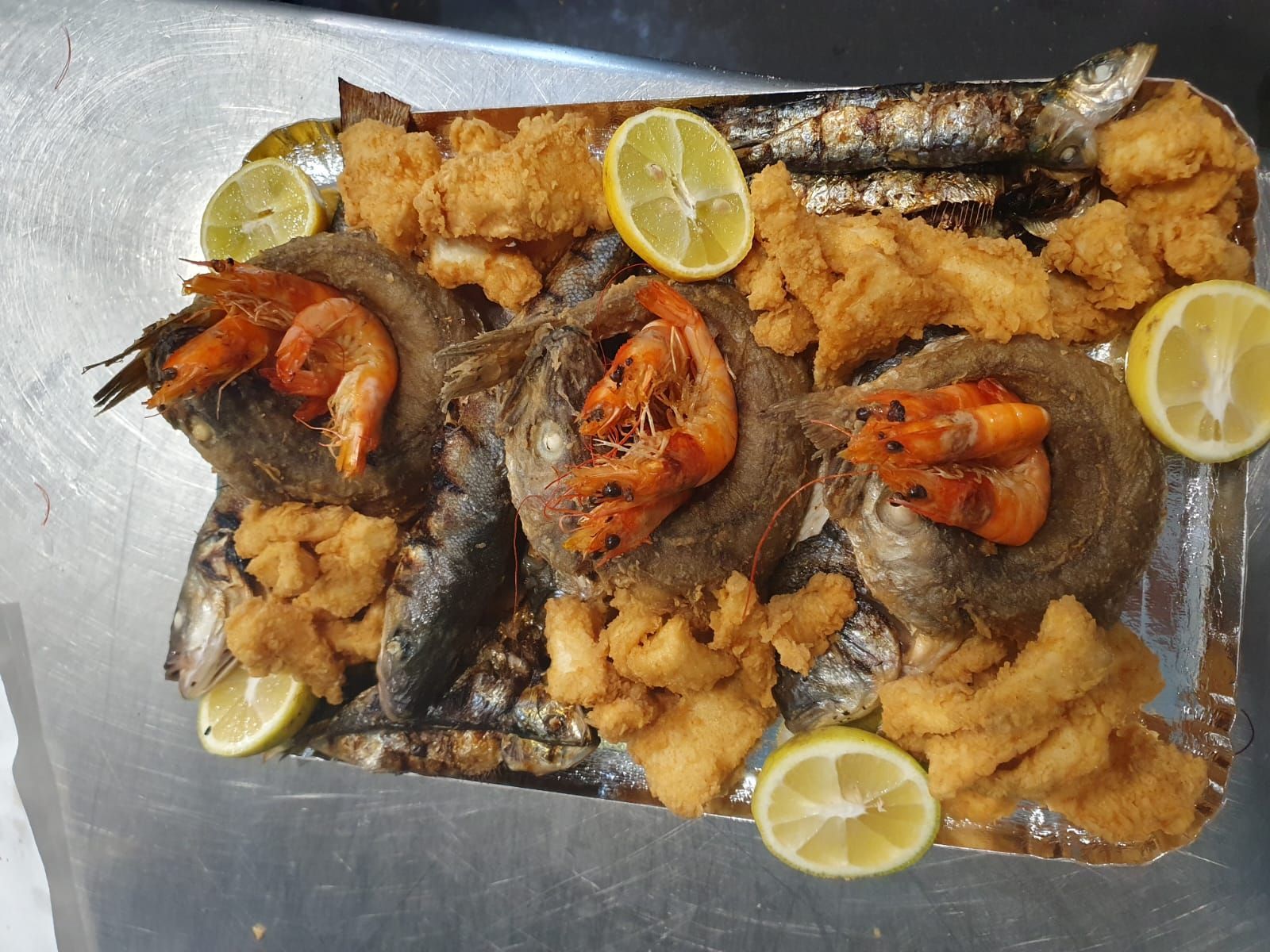 Plat d'assortiment de poisson