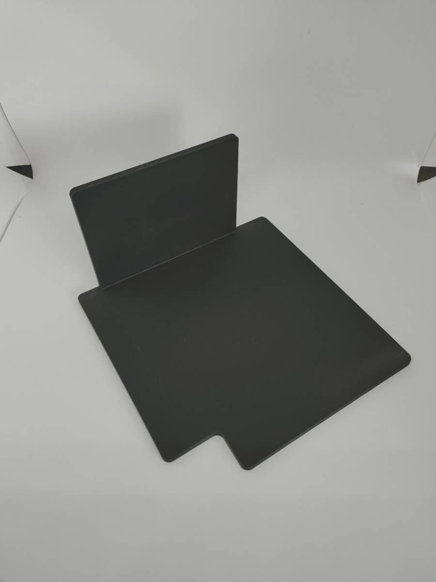 Support pliant noir pour cartes sur fond clair