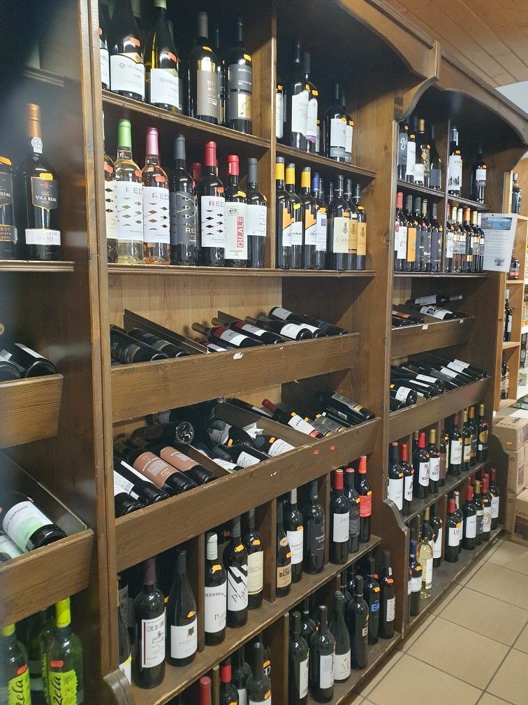 Magasins Euro Peixe Bela Vista à Lonay- alimentation générale - diverses spécialités portugaise - poisson et vins