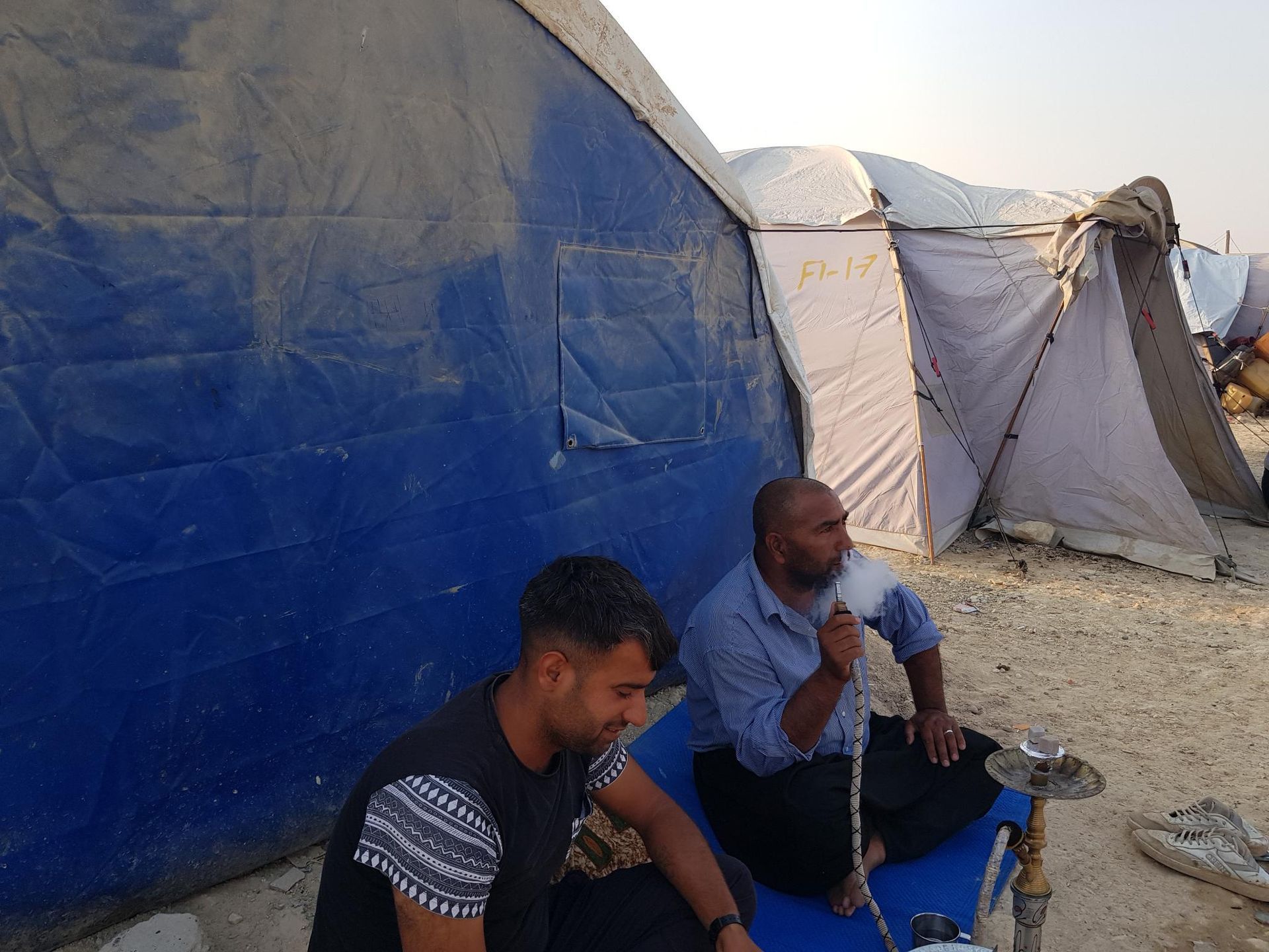 Wasserpfeife rauchende Männer