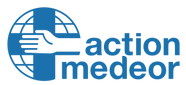 Ein blau-weißes Logo für Action Medeor mit einer Hand, die ein Kreuz hält.