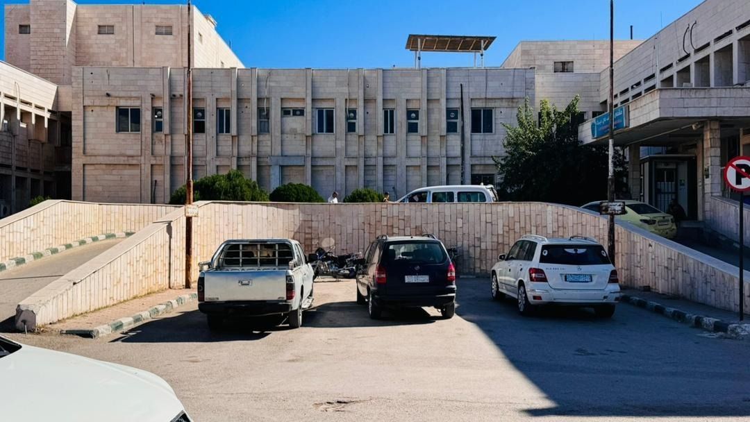 Parkplatz an Rampe Hospital Derîk