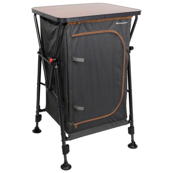 Campingtische und Stühle