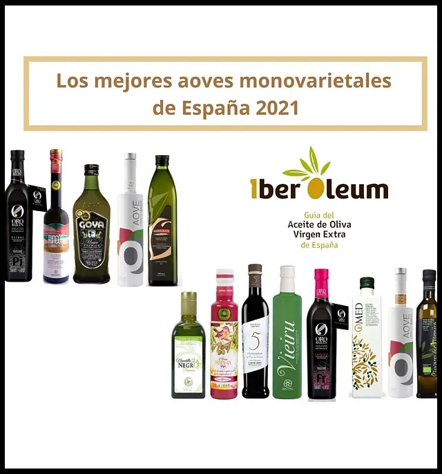 Un montón de botellas de vino están alineadas en fila.