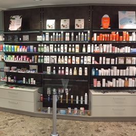 Farmacia internazionale esposizione medicinali