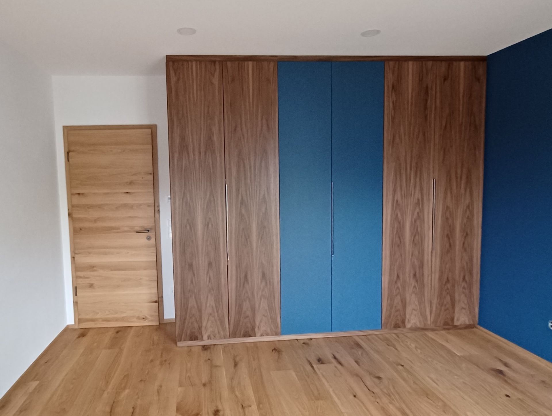 Bild Einbauschrank aus Holz