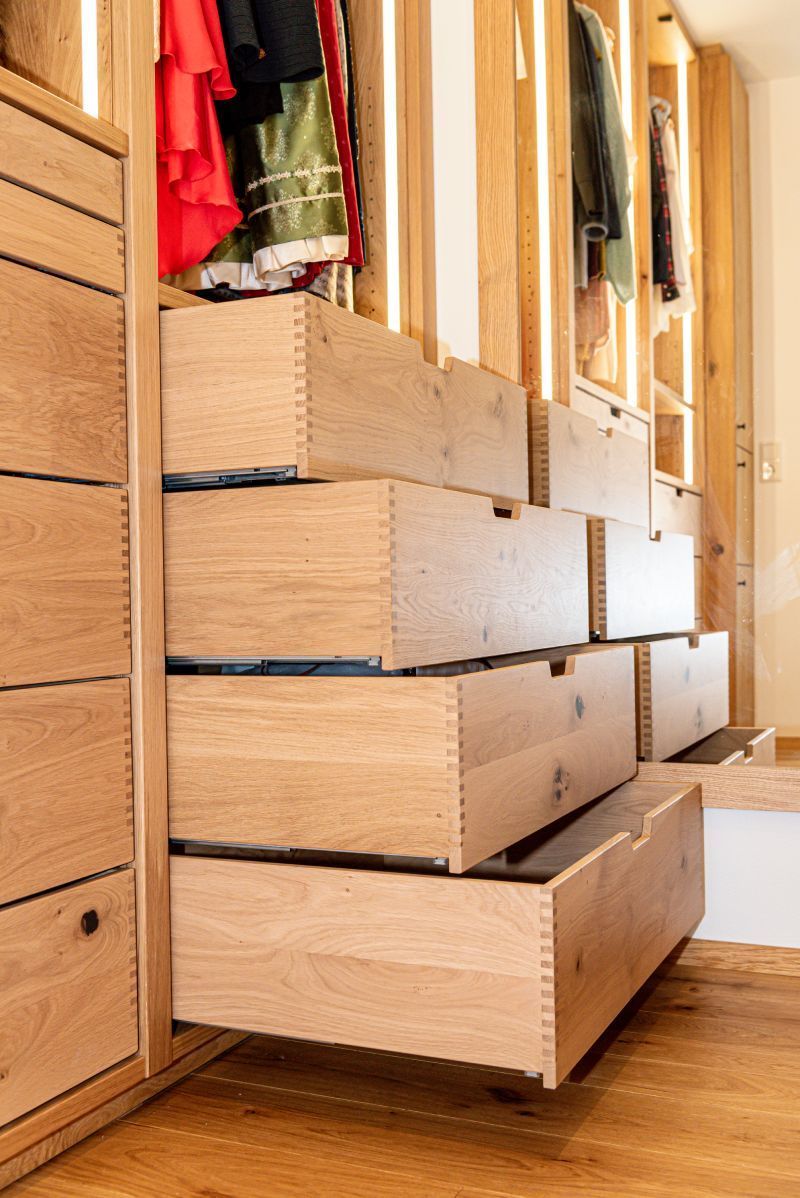 Bild von begehbarem Kleiderschrank