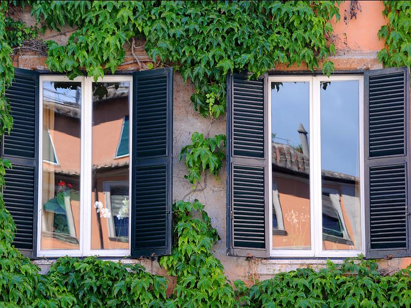 Volets battants couleur taupe