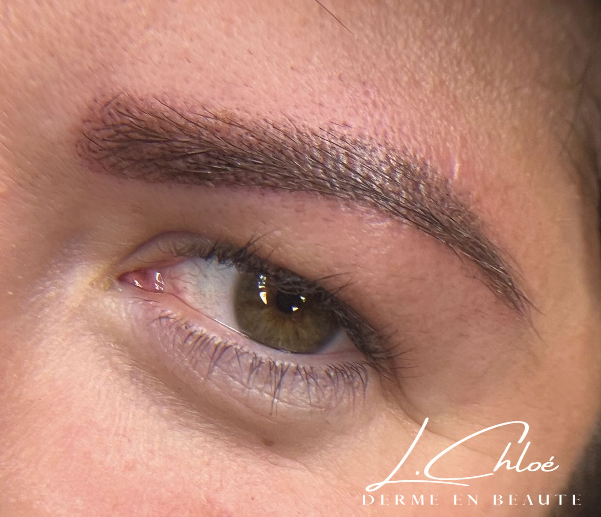 Maquillage permanent des sourcils