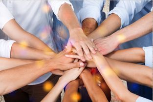 Massage einer Frau im Bauchbereich