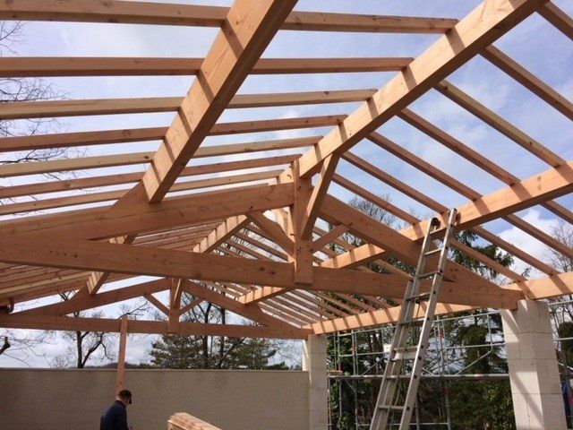 Création et pose de charpente traditionnelle en bois