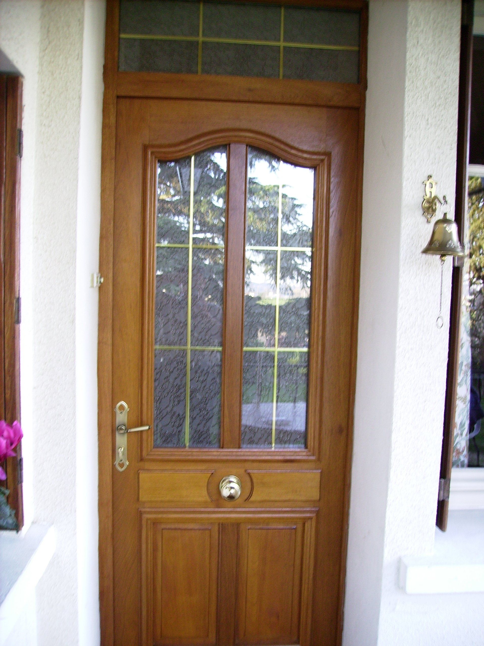 Porte d'entrée en bois