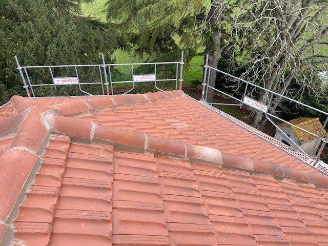 Réfection d'une couverture d'église pose de tuiles