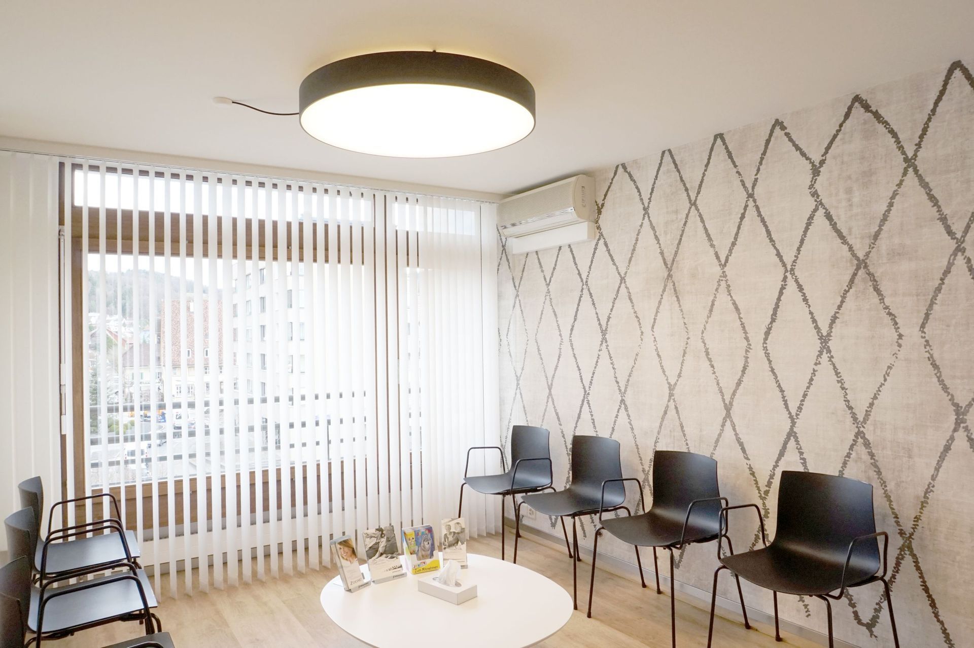 Wartezimmer - Zahnarztpraxis Dr. Fasciglione - Breitenbach