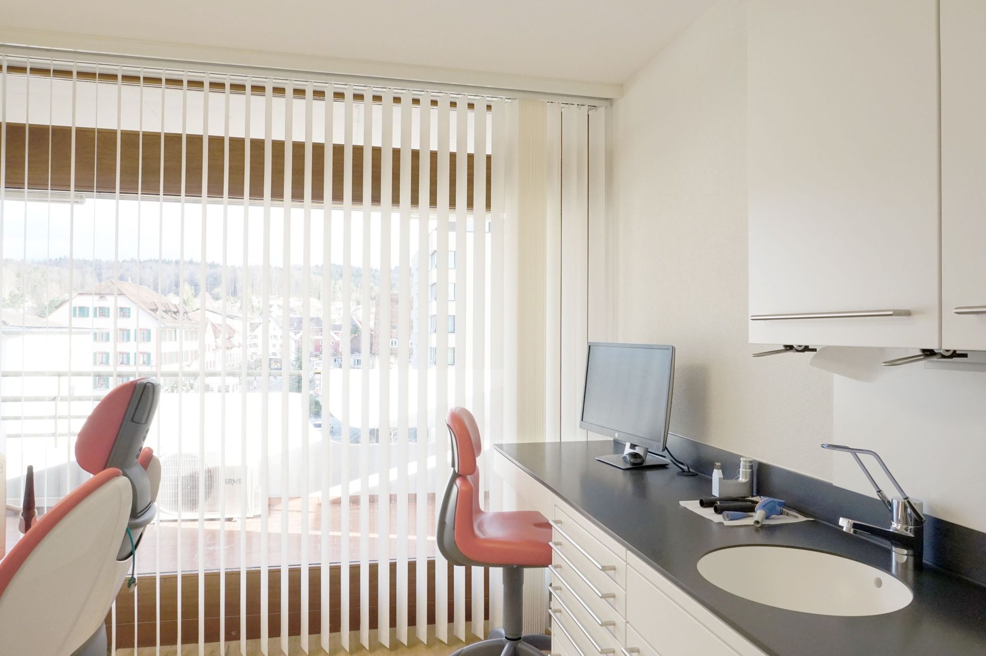 Praxis interieur - Zahnarztpraxis Dr. Fasciglione - Breitenbach