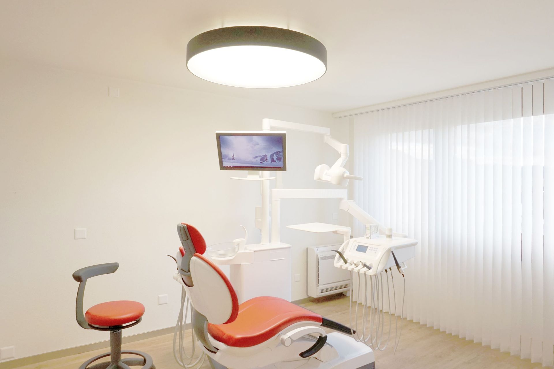 Zahnarztstuhl - Zahnarztpraxis Dr. Fasciglione - Breitenbach