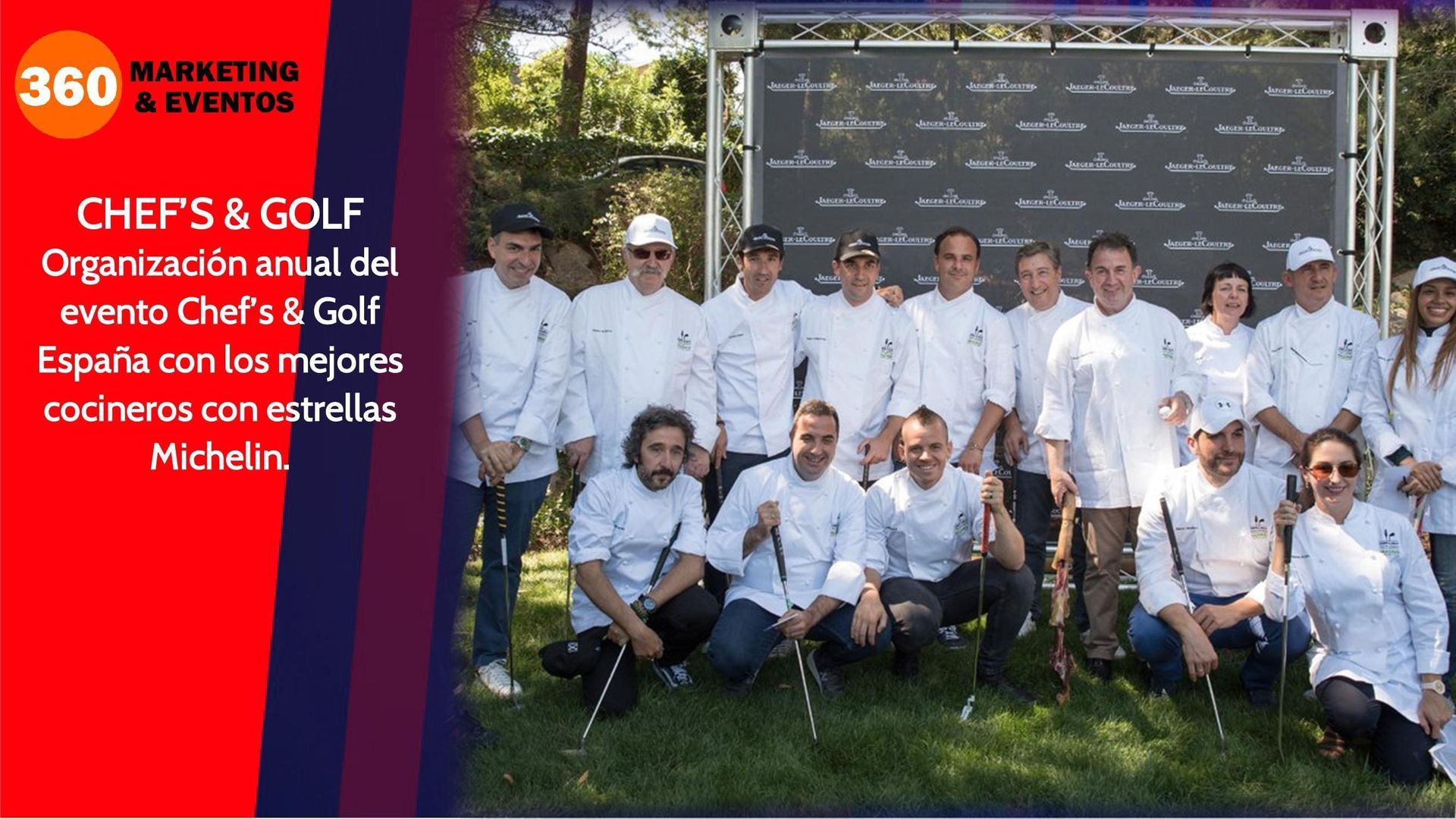 Grupo de chefs con batas y sombreros blancos posando al aire libre con palos de golf. Imagen del evento 