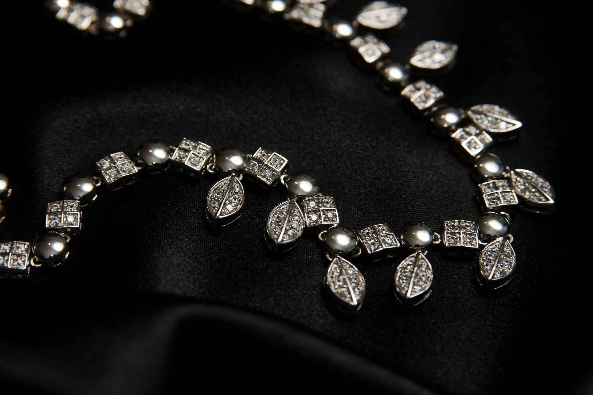 Bijoux de grand créateurs chez Valdieu Fine Arts SA à Genève