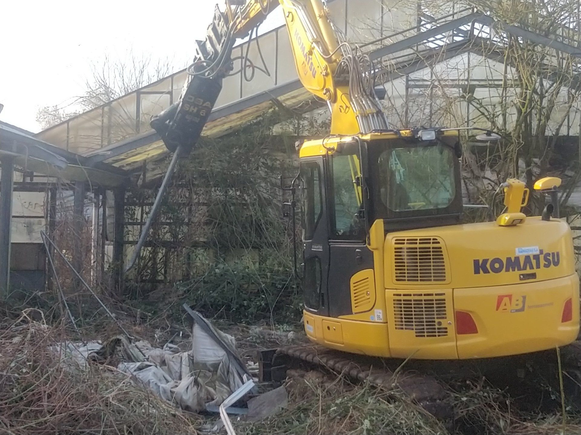 Engin de terrassement en action