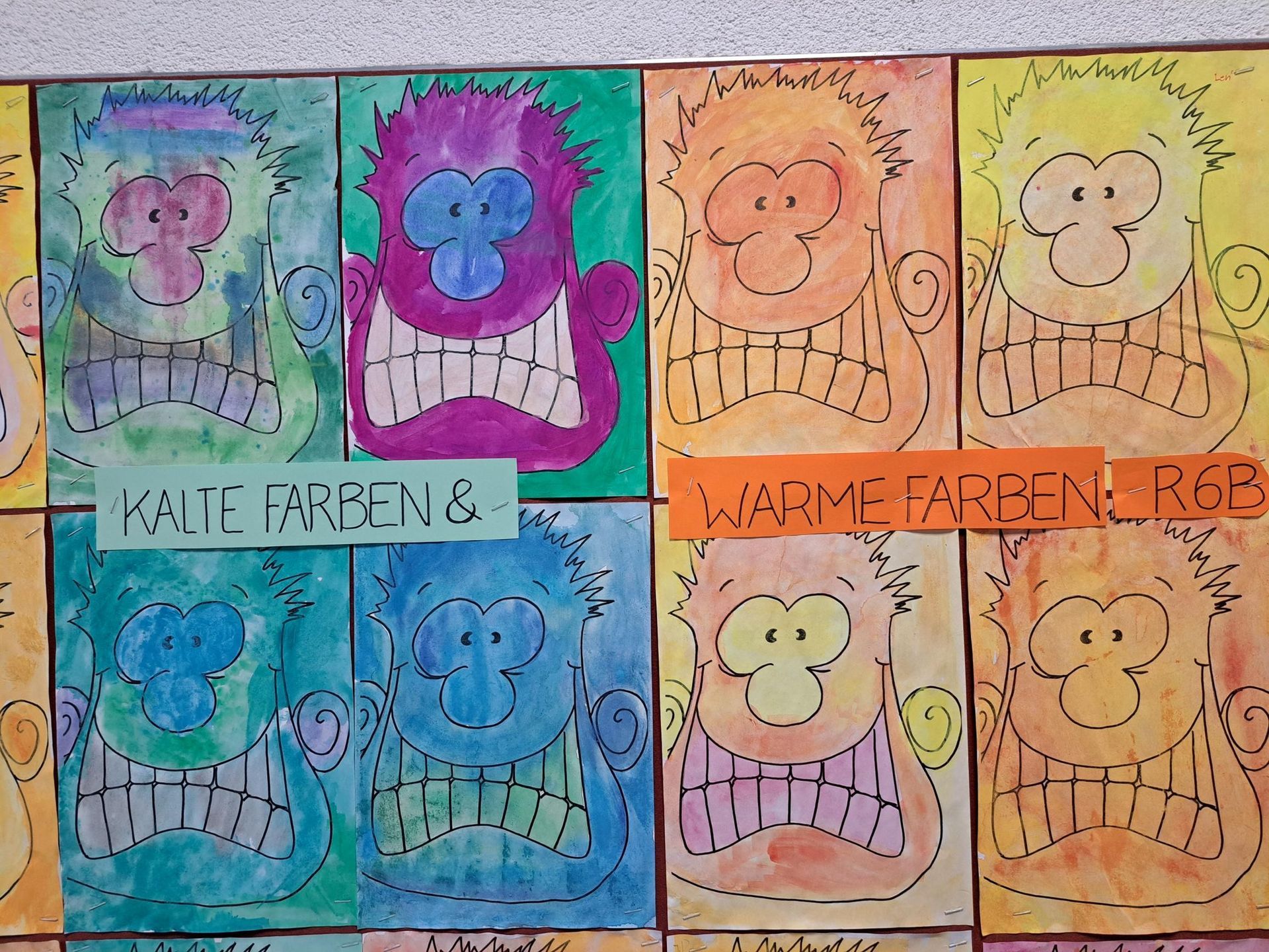 Kunstwerke mit Comicgesichtern in kalten (grün/blauen) und warmen (orange/gelben) Farben, beschriftet mit „KALT FARBEN & WARME FARBEN: RGP“.