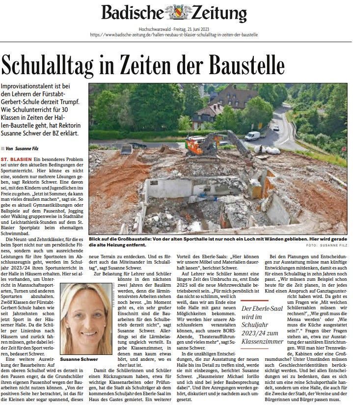 Titelseite der „Badischen Zeitung“. Schlagzeile: „Schultag in Zeiten der Baustelle“. Foto eines abgerissenen Gebäudes.