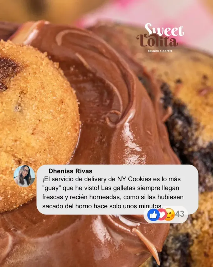 Primer plano de una variedad de rosquillas glaseadas y pasteles cubiertos de chocolate .