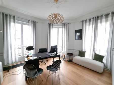 Bureau de l'agence immobilière