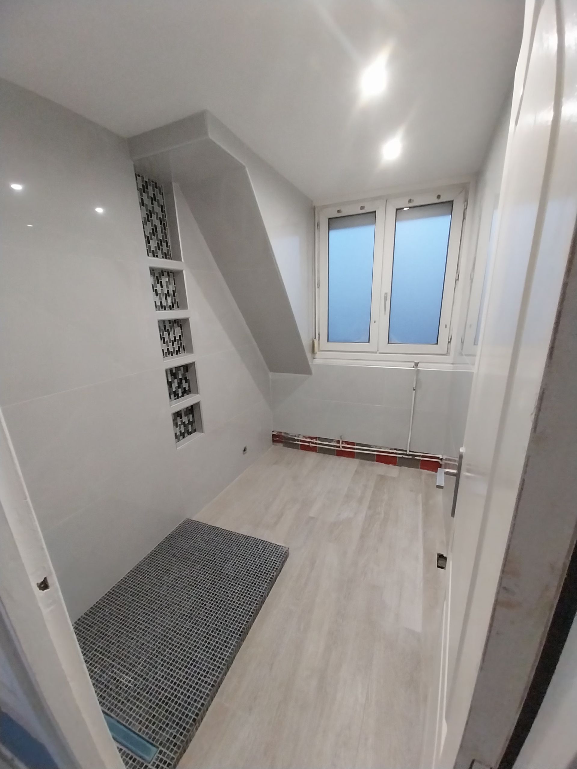 Une salle de bains en cours de travaux