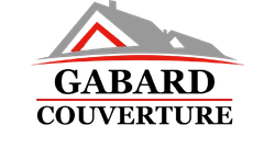 Logo d'une maison grise et rouge avec une ligne rouge incurvée en dessous, suggérant la construction d'une habitation.